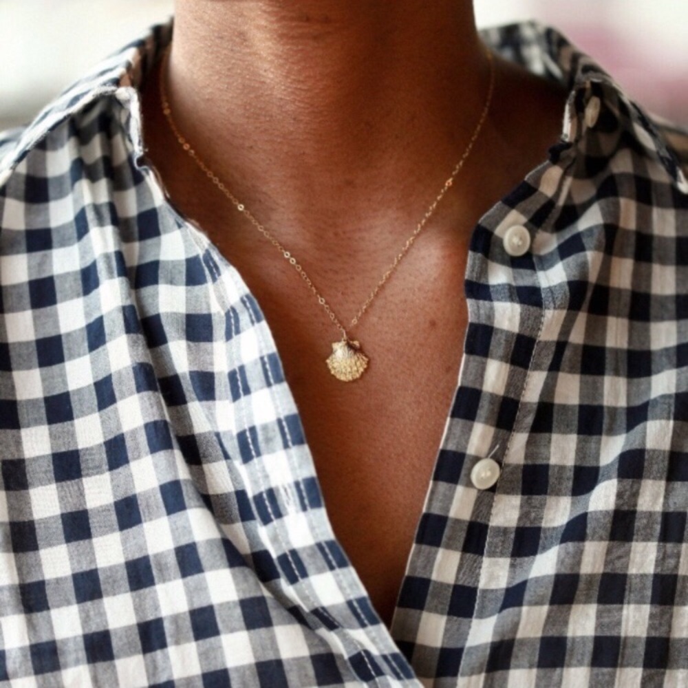 ✨ MAKE OFFER ✨ GOLD SHELL NECKLACE